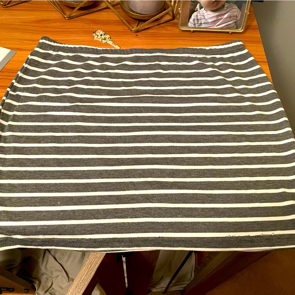 Grey and white mini skirt